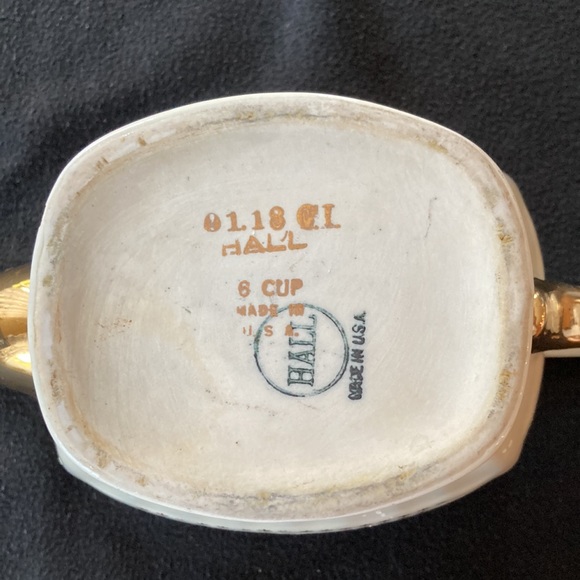 Vintage Hall 6 Cup Ivory Gold Teapot - Picture 13 of 16